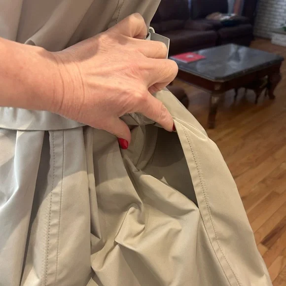 Marc Jacobs Gray Ruffled Dress with White Belt - Picture 13 of 16